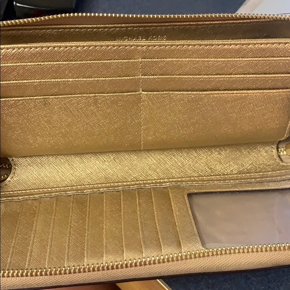 Michael Kors Wallet - Picture 3 of 5